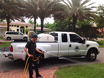 Community Grass Treatment - technician workin in Miami
